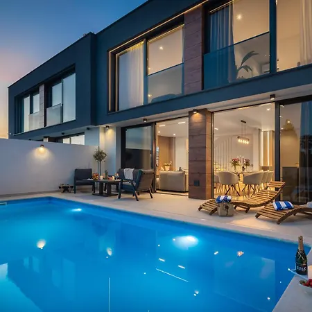 Luxury Etera With Heated Pool Kastela
