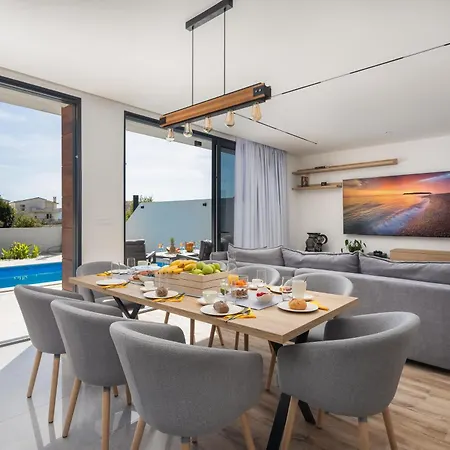 Villa Luxury Etera With Heated Pool