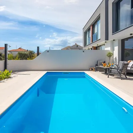 Villa Luxury Etera With Heated Pool