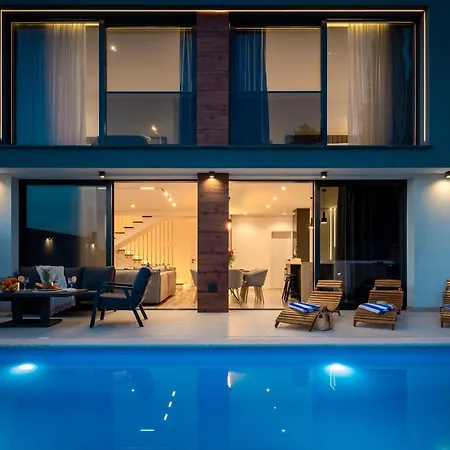 Luxury Etera With Heated Pool *