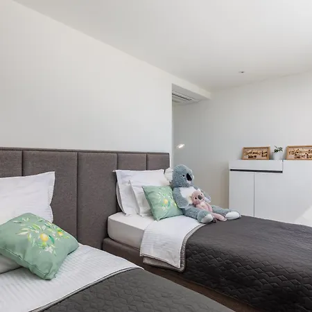 Luxury Etera With Heated Pool Kastela