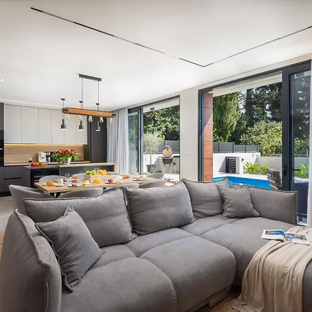 Luxury Etera With Heated Pool *