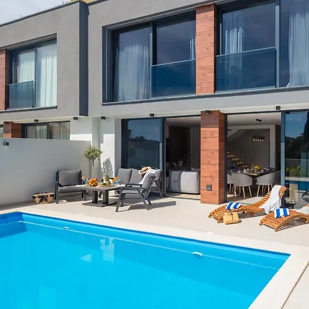 Luxury Etera With Heated Pool Villa
