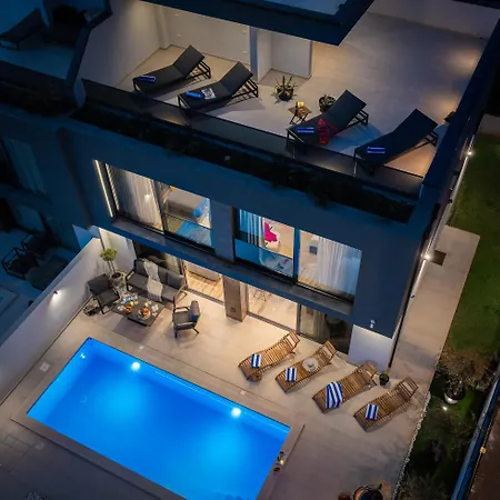 Luxury Etera With Heated Pool Villa *