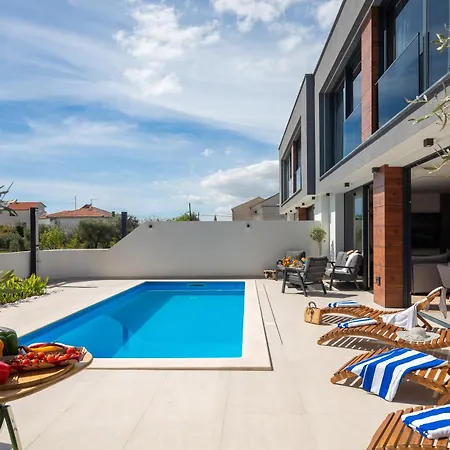 Luxury Etera With Heated Pool Kastela
