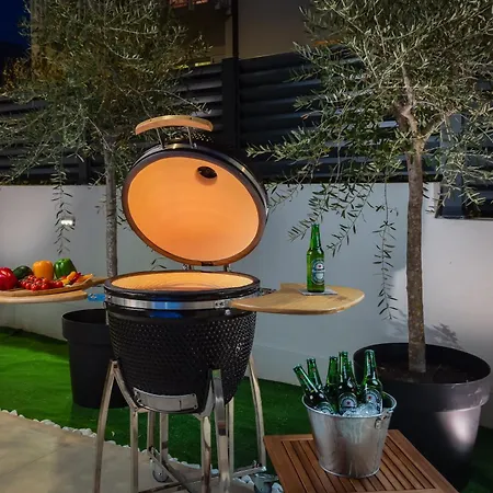 Luxury Etera With Heated Pool Willa