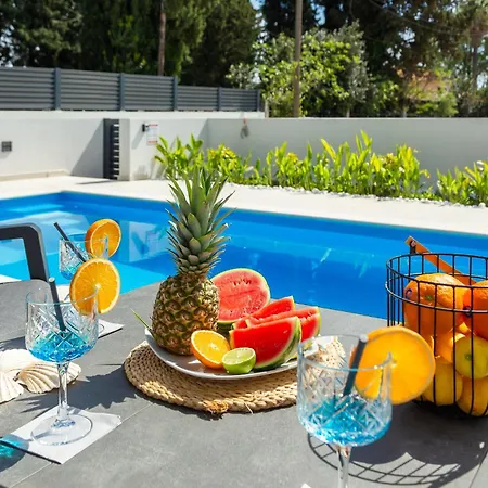 Luxury Etera With Heated Pool Villa *