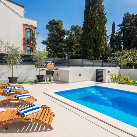 Luxury Etera With Heated Pool Kastela