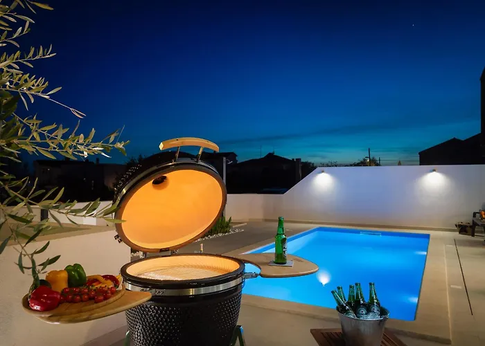 Luxury Etera With Heated Pool *