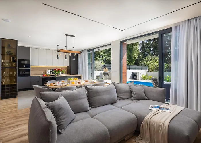 Luxury Etera With Heated Pool *