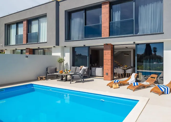 Luxury Etera With Heated Pool Villa