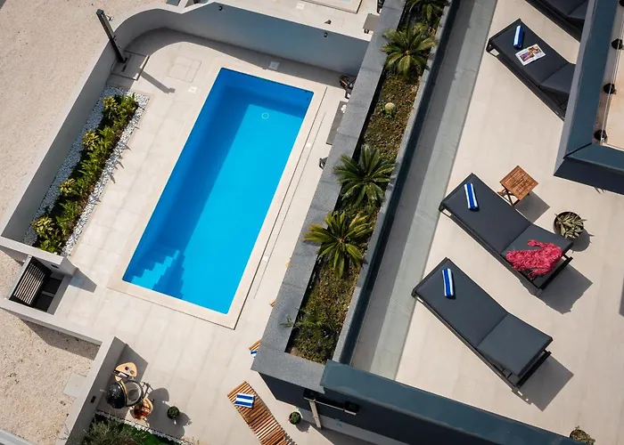 Luxury Etera With Heated Pool Kaštela