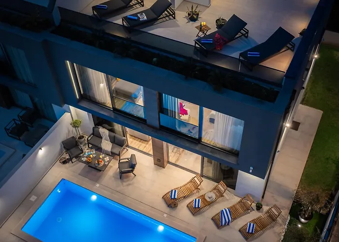 Luxury Etera With Heated Pool Villa *