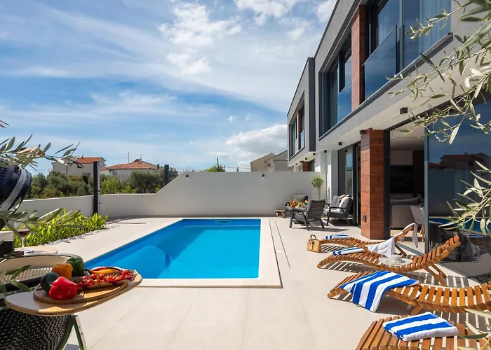 Luxury Etera With Heated Pool Kaštela