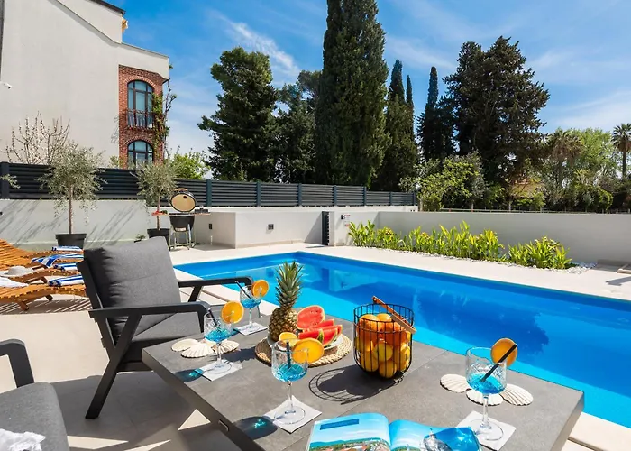 Luxury Etera With Heated Pool *