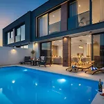Luxury Etera With Heated Pool Kaštela