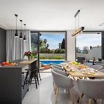 Luxury Etera With Heated Pool Villa