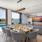 Villa Luxury Etera With Heated Pool