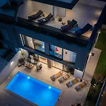 Luxury Etera With Heated Pool Villa *