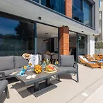 Villa Luxury Etera With Heated Pool