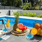 Luxury Etera With Heated Pool Villa *