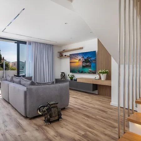 Luxury Etera With Heated Pool Villa