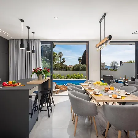Luxury Etera With Heated Pool Villa