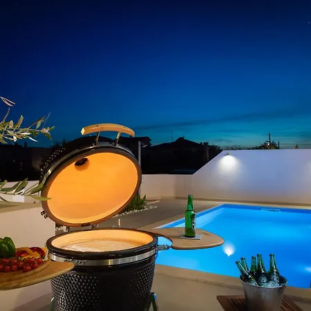 Luxury Etera With Heated Pool *