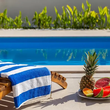 Luxury Etera With Heated Pool *