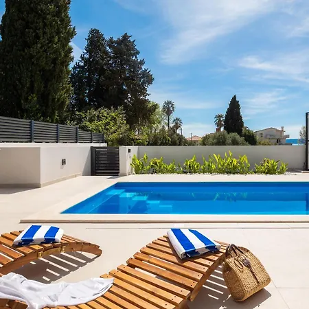 Luxury Etera With Heated Pool فيلة Kaštela