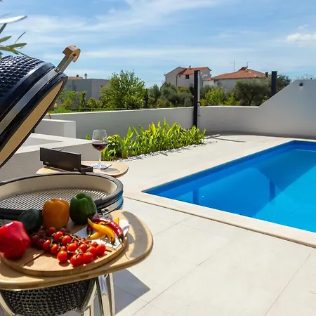 Luxury Etera With Heated Pool
