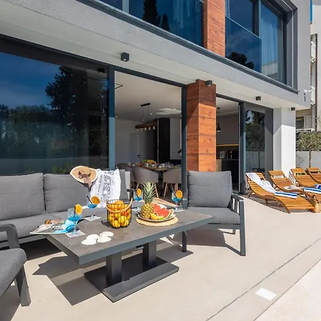 Villa Luxury Etera With Heated Pool