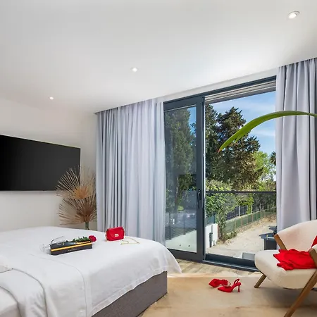 Luxury Etera With Heated Pool Kastela