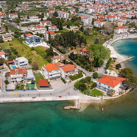 Luxury Etera With Heated Pool Villa *