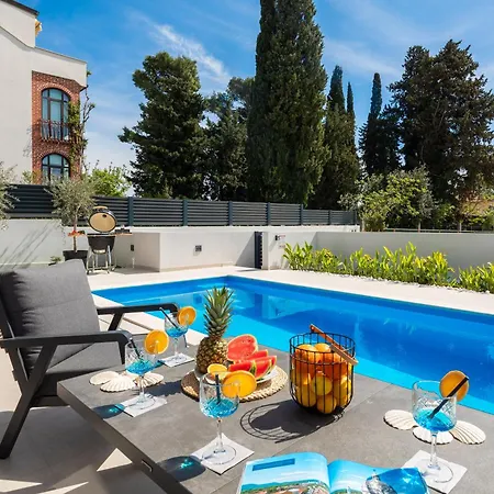 Luxury Etera With Heated Pool *