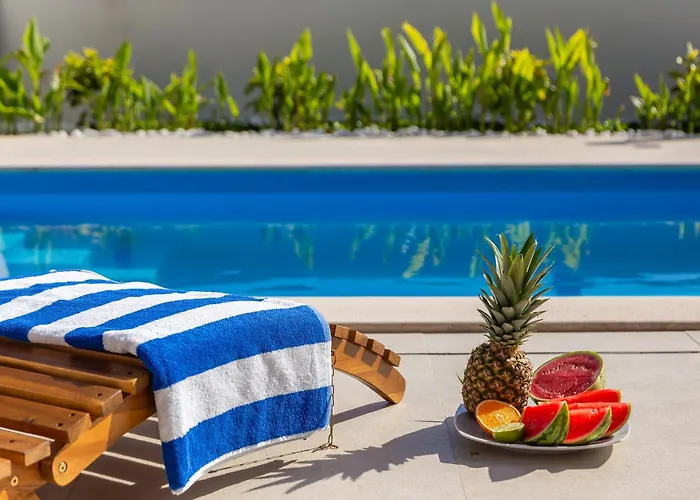 Luxury Etera With Heated Pool *