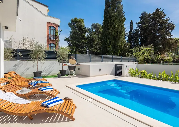Luxury Etera With Heated Pool Kaštela
